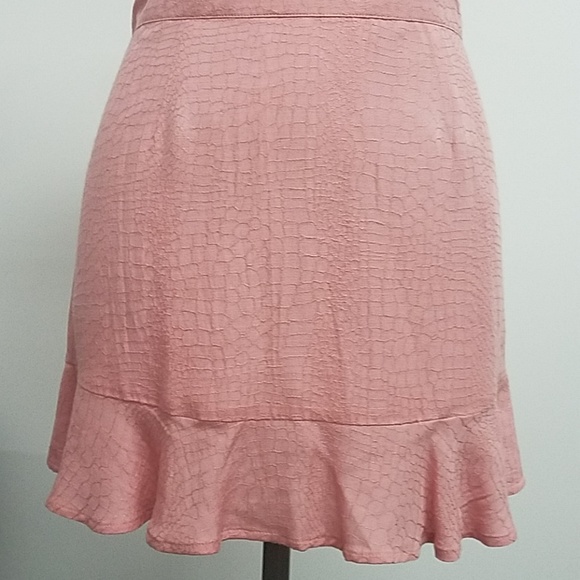 Open Details Back Ruffle Bottom Dress - Picture 6 of 7